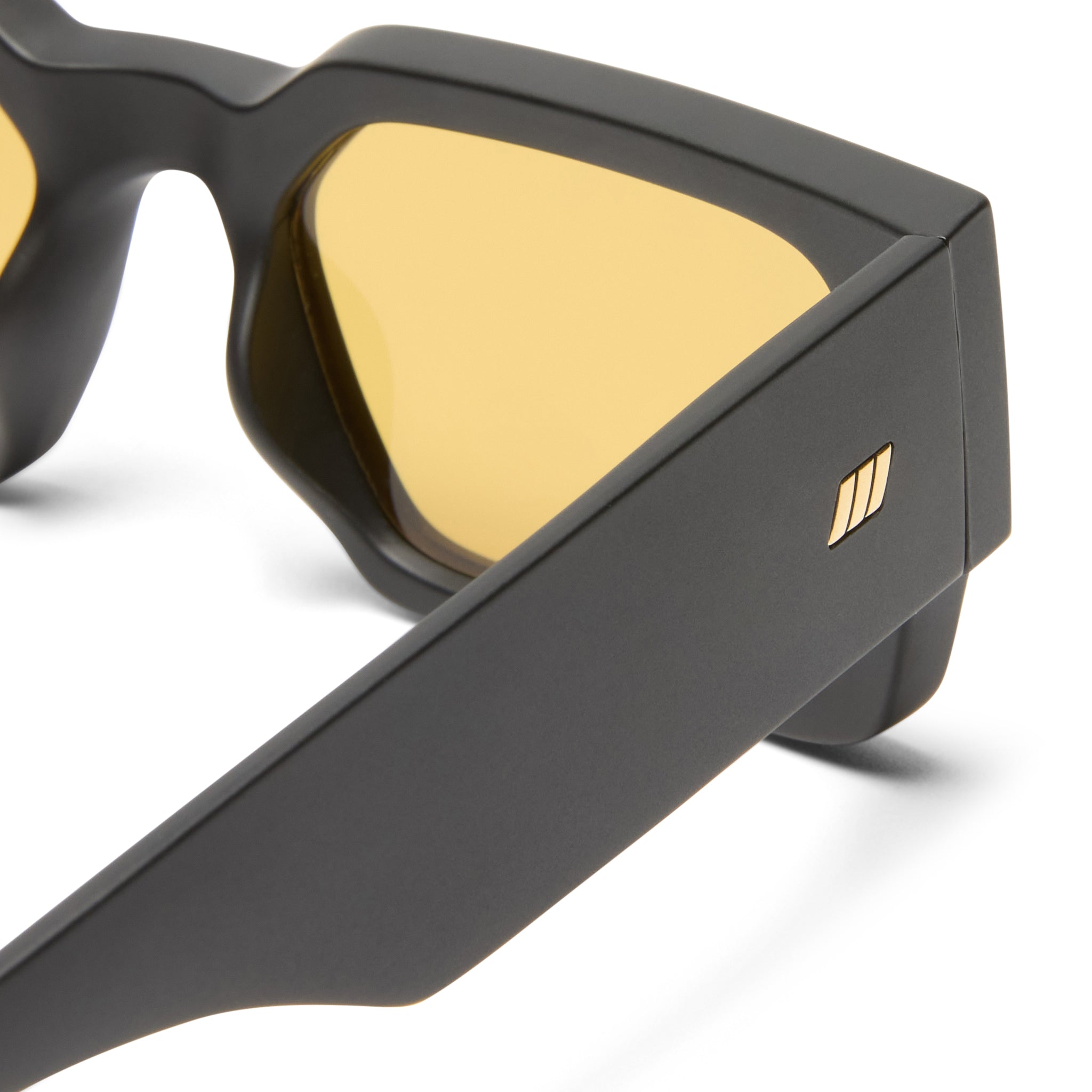 #color_MATTE BLACK-BRASS MONO